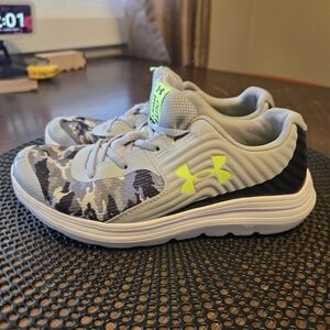 Under Armour Kids' No Tie Gray and Yellow Athletic Shoes Size 2.5 Sneakers